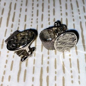 men’s silver cuff link